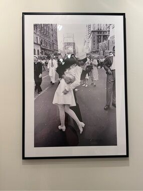 Classic Black & White 'V-J Day Kiss' Framed Wall Art